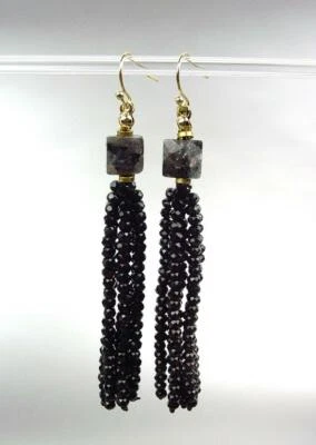 Pendientes colgantes con borla de múltiples hebras con cristales de ónix negro ligeros ESTILOS Foto 1 de 3