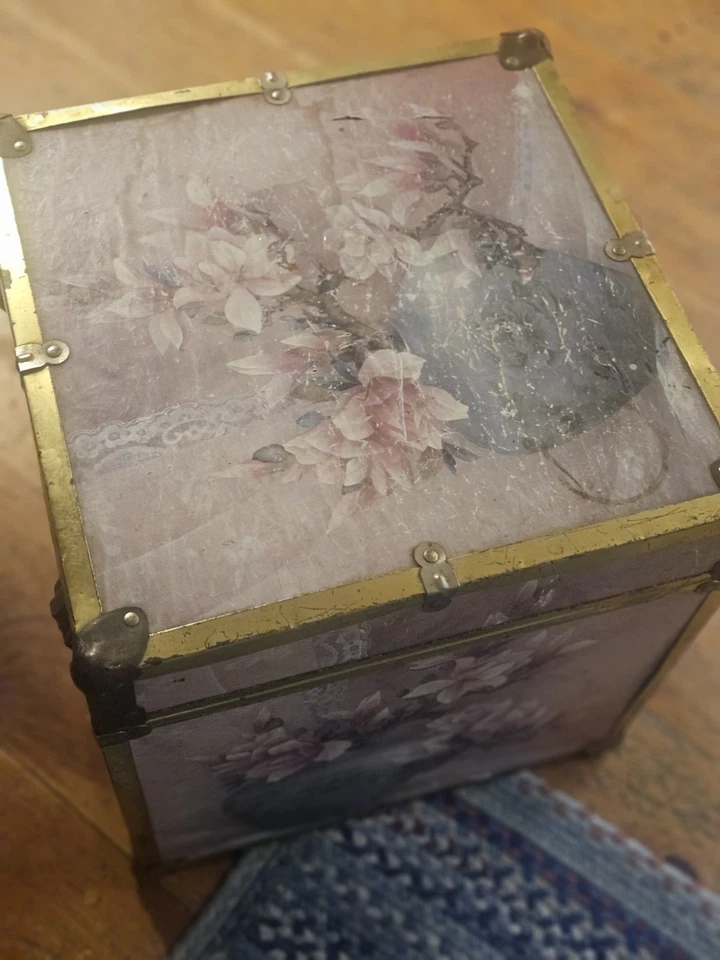 Baúl dorado vintage Foto 1 de 1