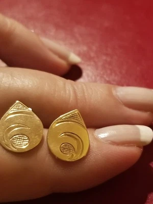 14K Solid Gold St John USVI Petroglyph Etched Earrings 1.6 Grams Signed  - Image 1 of 4