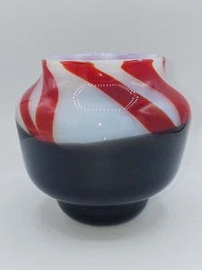 Jarrón de vidrio con llama de ébano 4,5 pulgadas de alto 4,75 pulgadas de ancho - Imagen 1 de 5