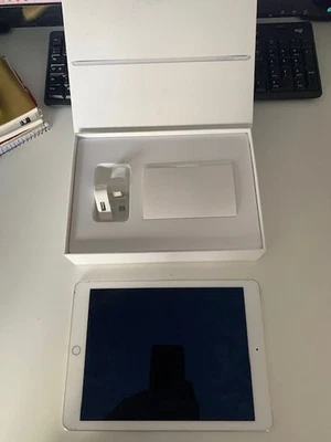 Apple iPad 3. Gen.  32GB, Silber, gebraucht mit OVP - Bild 1 von 2