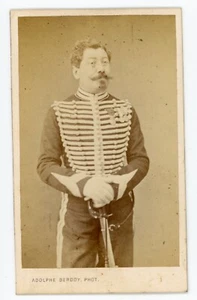 PHOTO CDV Berdoy à Paris 1860, un  HUSSARD militaire gradé grade médailles - Bild 1 von 2