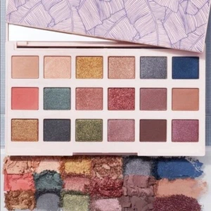 Ciate Editor Palette New England 18 VEGAN Matte Metallic Eyeshadows SHIPS FREE - Picture 1 of 11