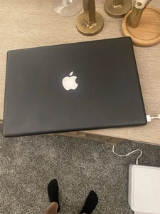 Apple MacBook Nero, 13", Core 2 Duo 2 GHz, 1 GB, 60 GB, A1181 10,5,8 - Foto 1 di 3