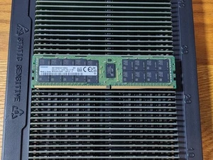 Samsung 64gb PC4-3200AA 2Rx4 DDR4 ECC RDIMM Reg Server Memory M393A8G40AB2-CWE - Afbeelding 1 van 3
