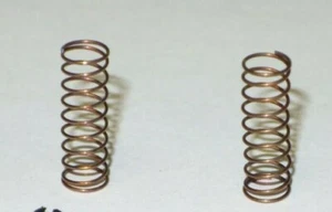 ( H 10 / 35 )  MÄRKLIN 2x FEDERN FÜR PUFFER LOKS & WAGEN  SPUR 1 - Bild 1 von 1