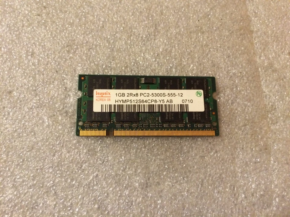 Memoria Sodimm DDR2 Hynix HYMP512S64CP8-Y5 AB 1GB PC2-5300 667MHz CL5 200-Pin - Immagine 1 di 1