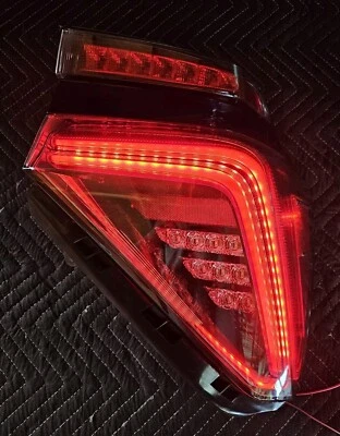 2016-20 Toyota Mirai Genuine Right (Passenger Side) LED Tail Light Foto 1 de 4