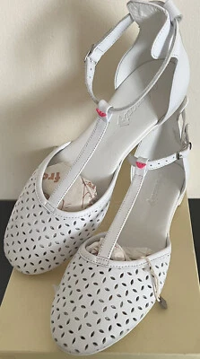 Nuevo con etiquetas, sandalias bailarina planas blancas Armani/zapatos de verano, correa, logotipo, talla 8 EE. UU. Foto 1 de 4