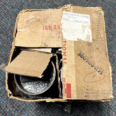 IH International Farmall M Gas HIGH ALTITUDE Cylinder Kit NOS 366988R91 - Image 1 of 4