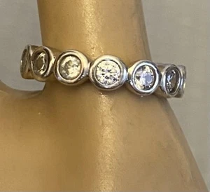 Anillo Berricle de plata esterlina banda de eternidad bisel circonita cúbica talla 5 firmado BE 925 CN - Imagen 1 de 9