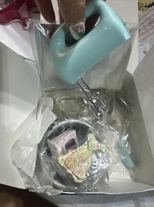 American Girl Today Weekend Backzubehör Set 2002 Handmixer NEU nicht mehr produziert - Bild 1 von 3