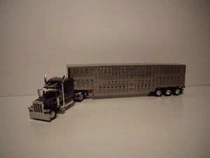 DCP FIRST GEAR 1/64 BLACK PETERBILT 389 W/T 70'' SLEEPER WITH TRI-AXLE LIVESTOCK - Picture 1 of 10