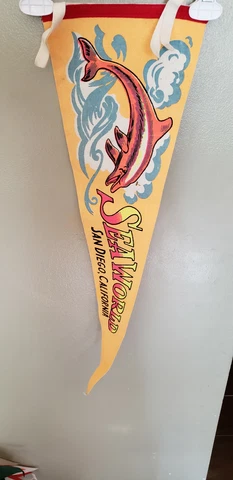 SEA WORLD SAN DIEGO PEACH VINTAGE RETRO PENNANT WITH HOLDER Cover