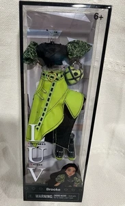 LUV Limitless Unique Vibrant Brooke Fashion Pack & Accessories Doll Clothes -NEW - Picture 1 of 8