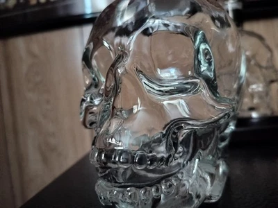 Lote de 3 calaveras de vidrio con botella vacía de vodka con cabeza de cristal, Dan Aykroyd, decoración de Halloween Foto 1 de 3