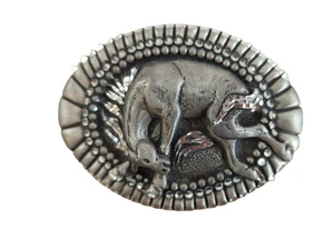 Hebilla de cinturón Horse Bucking Run, metal peltre plateado, Ege 1992 EE. UU. Nuevo stock antiguo - Imagen 1 de 7