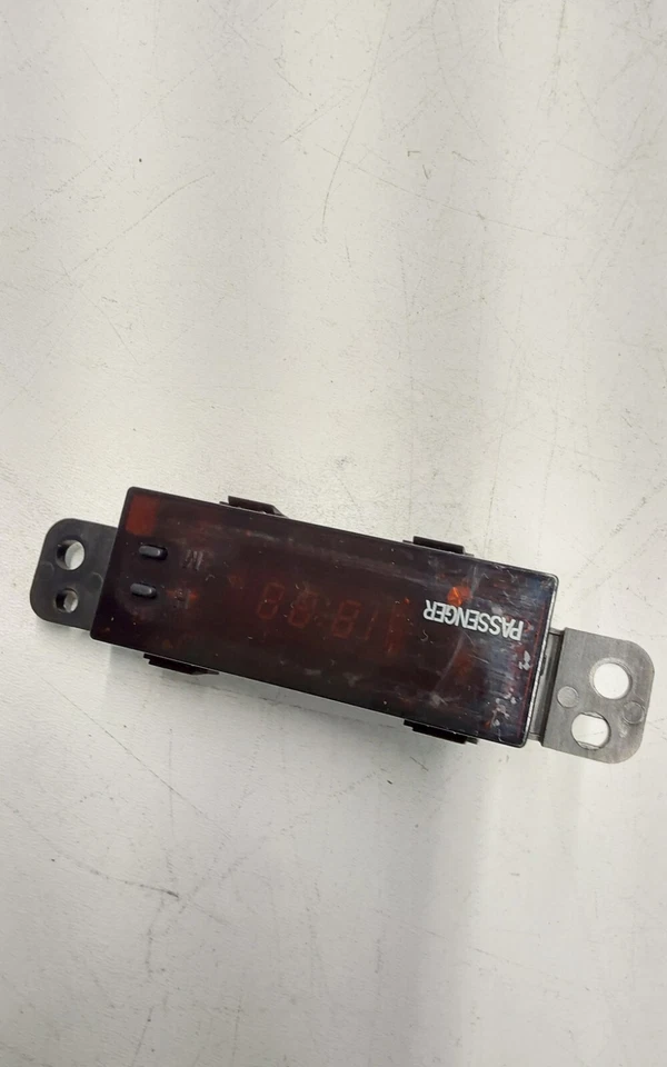 Conjunto de reloj digital Toyota Sienna 2000 panel de tablero 83910-AE020 Foto 1 de 4