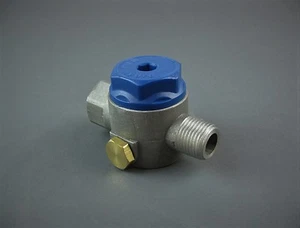 MTM Hydro 23.0125 Filtro de entrada de agua Tapa azul 1/2 NPT F x M - Imagen 1 de 2