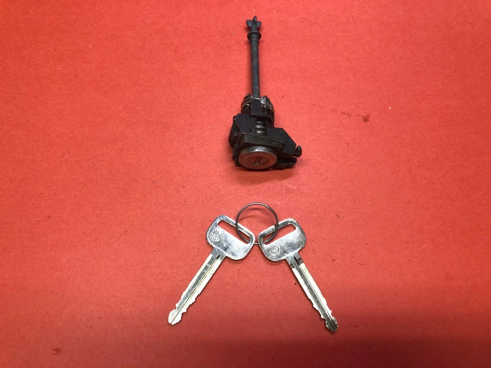 Toyota Yaris 2006-2011 pasajero puerta delantera derecha cerradura cilindro usado OEM ¡2 llaves! Foto 1 de 1