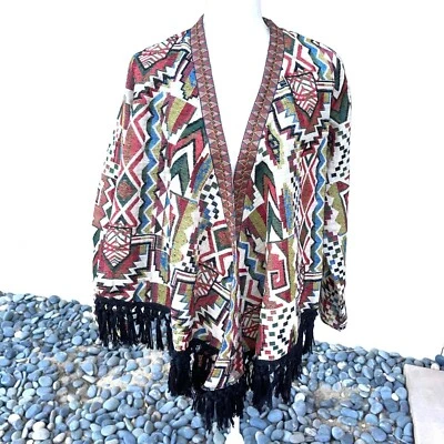 Chaqueta Ryu Open para mujer talla mediana flecos suroeste manga ajustada multicolor Foto 1 de 4