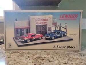 CROWN PREMIUM LENNOX MUSTANG GARAJE DIORAMA 1/24 COCHES RAROS NO INCLUIDOS DE COLECCIÓN - Imagen 1 de 24