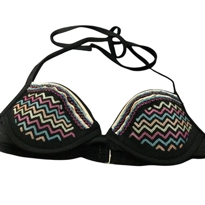 Top de natación bikini halter bordado en zig zag negro Xhilaration S P Foto 1 de 3
