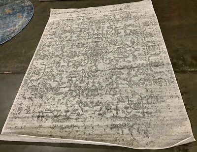 SILVER / IVORY 5'-3" x 7'-6" Flaw in Rug, Reduced Price 1172674831 MAD603G-5 - Image 1 of 4