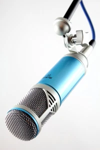 RoXdon DC-1 Dynamic Broadcast Microphone (Blue Body) - Picture 1 of 2