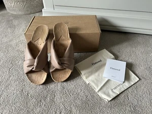 Flattered Lou Vegan Knot Material Beige Sandals 5 Flip Flop Slides Flats Shoes - Picture 1 of 4