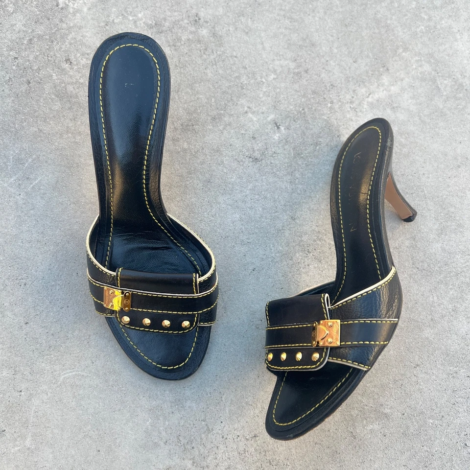 Louis Vuitton | Auténticas mulas de aguja con hebilla de herrajes dorados de cuero negro vintage (37) Foto 1 de 4