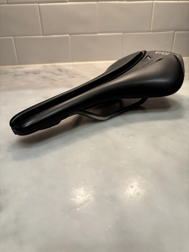 Sillín Fizik Antares R1 Versus Evo - negro - rieles redondos Foto 1 de 4