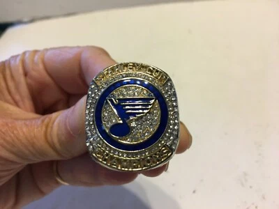 Anillo réplica O'Reilly St. Louis Blues Stanley Cup talla 14 - CALIDAD PESADA 3,5 ONZAS Foto 1 de 4