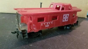 DG HO Scale TRAIN CAR Horn Hook ATSF SANTA FE 7240 RED CABOOSE 9u09 - Picture 1 of 1