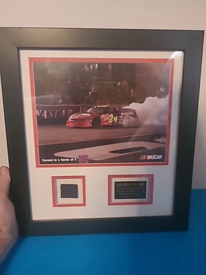 Placa NASCAR 2002 Jeff Gordon con neumático de carrera 2 de 5 con declaración de autenticidad Foto 1 de 4