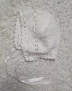 Vintage Handmade Knit Hat Bonnet White 6 Months - Picture 1 of 2