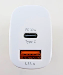 30W USB-C und USB-A Power Delivery (PD) Ladegerät mit faltbaren Zinken - Bild 1 von 6