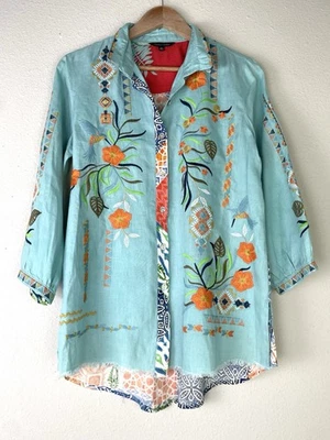 Blusa John Mark azul-petróleo bordada floral botão frontal bainha crua manga 3/4 tamanho XS - Imagem 1 de 4