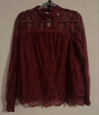 Blusa para mujer Xhilaration borgoña de encaje manga larga M Foto 1 de 4