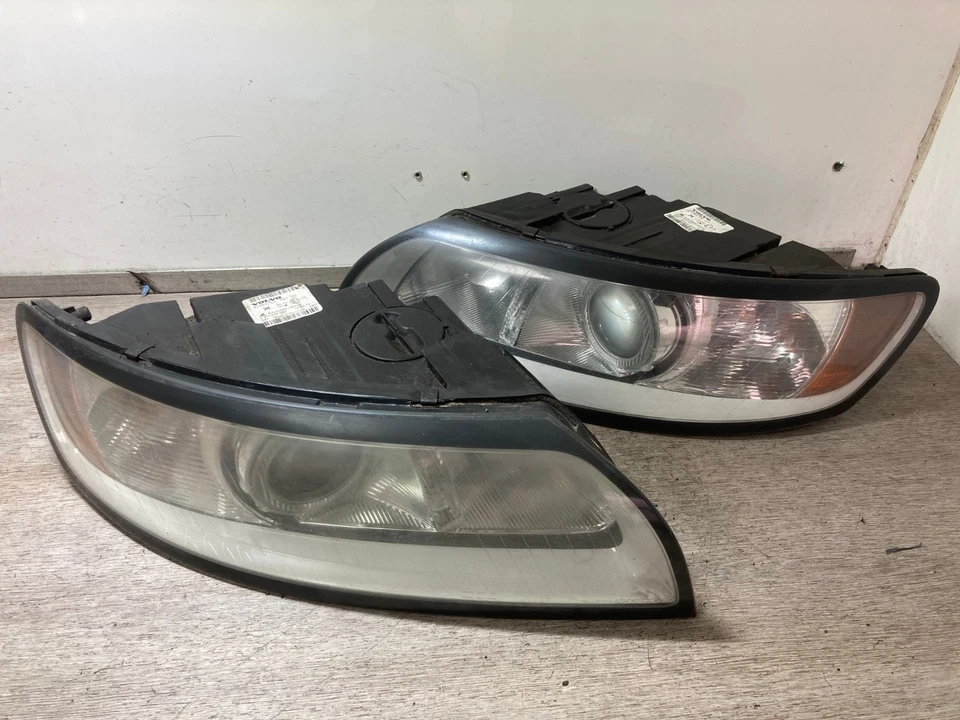 Par de faros delanteros Volvo V50 2010 del lado del conductor y del pasajero Foto 1 de 4