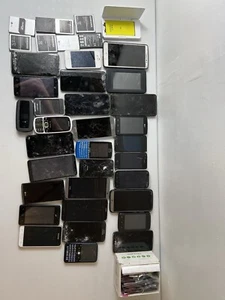 Lot de téléphones portables, pièces, non testés, quelques-uns pourraient fonctionner, pièces, en l'état - Photo 1 sur 8