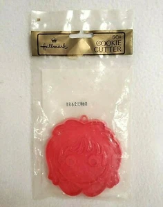 Hallmark Cookie Cutter Raggedy Ann Red Plastic Vintage Original Packaging USA  - Picture 1 of 6