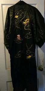 Bata Kimono De Colección Negra Bordada a Mano Dorado Metálico Dragón Pagoda Cosida a Mano OSFM - Imagen 1 de 5