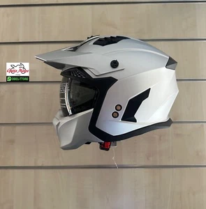 CASCO MOTO CASCO JET CON FRONTALINO ESTRAIBILE CON VISIERA MISURA XL 60 CM - Foto 1 di 8