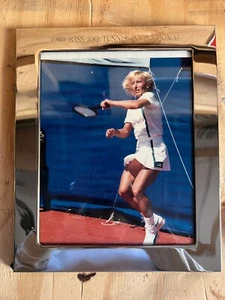 1988 Martina Navratilova Photo in Kiss 100 Tennis Invitational Frame - Picture 1 of 5