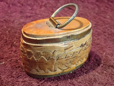 VINTAGE 1930/1940-s BIRCH BARK SNUFF TOBACCO BOX w METAL HANDLE  SWEDEN SWEDISH - Image 1 of 4