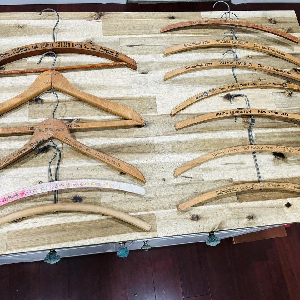 Lote de 12 perchas de madera antiguas vintage para publicidad de hotel en Nueva York Foto 1 de 4