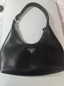 Pre-Owned Prada Black Mini Re-Edition 2000 Shoulder Bag Authentic - Picture 1 of 9