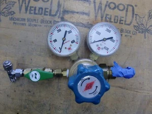 Flüssigkeit Kohlensäure Druckregler Modell 4120C432 0-400 PSI Messing Tank Nippel - Bild 1 von 1