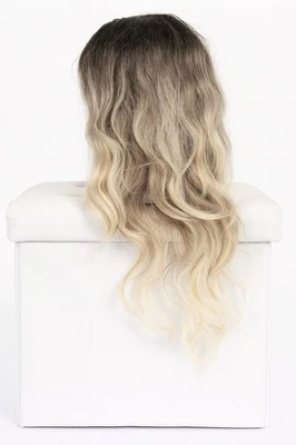 PERUCA ONDULADA PLATINA LOIRA OMBRE 26 POLEGADAS - Imagem 1 de 4